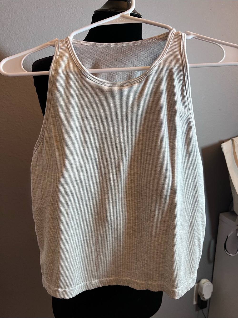 VUORI Pose Plyo Tank Top Built in Bra Grey Heather, Minimalist Athletic Yoga